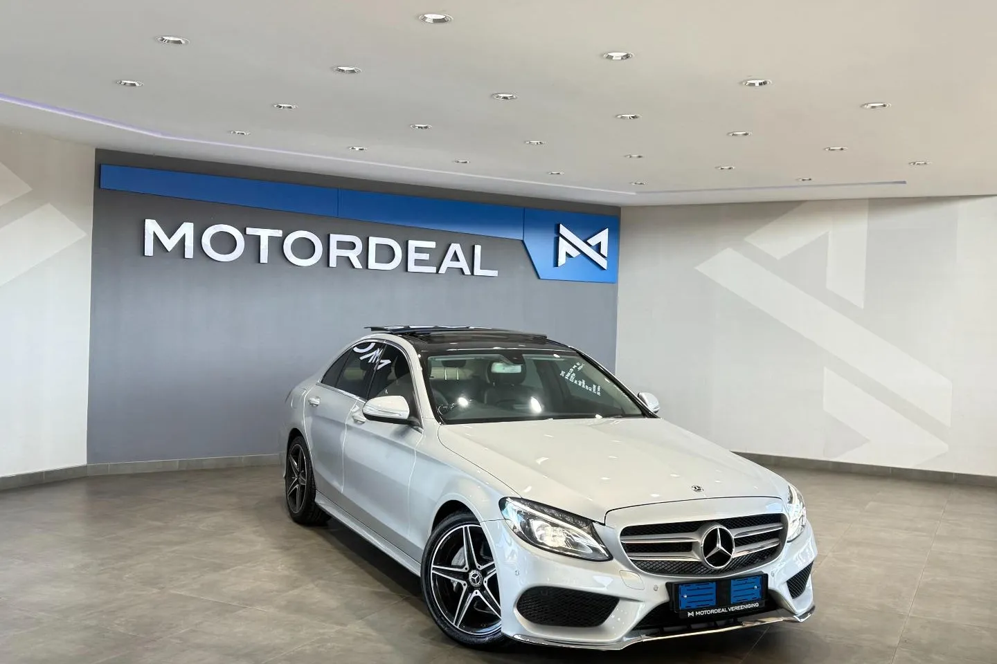 2018 Mercedes-Benz C-Class C180 AMG Line Auto, photo 1 of 11
