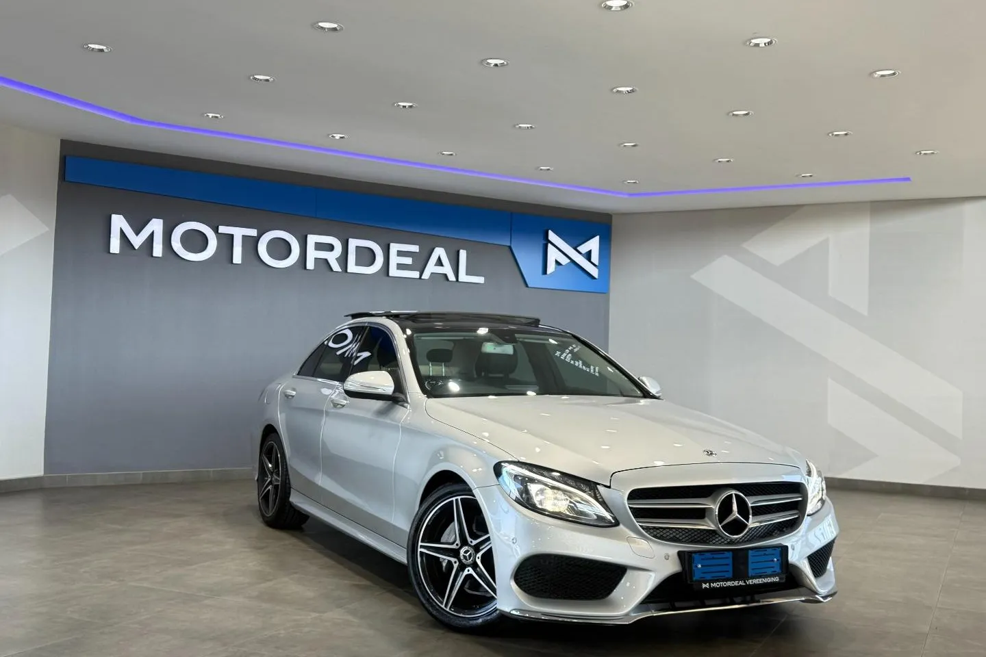 2018 Mercedes-Benz C-Class C180 AMG Line Auto, photo 2 of 11