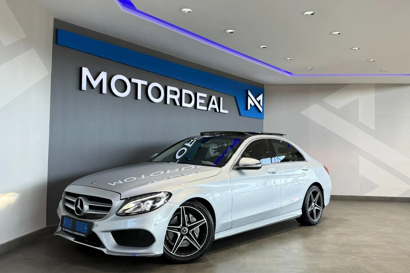 2018 Mercedes-Benz C-Class C180 AMG Line Auto, photo 3 of 11