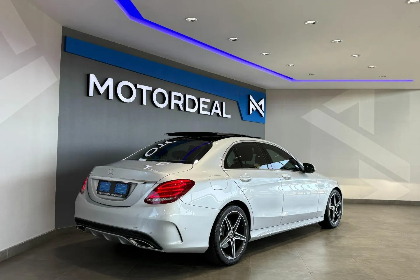 2018 Mercedes-Benz C-Class C180 AMG Line Auto, photo 5 of 11