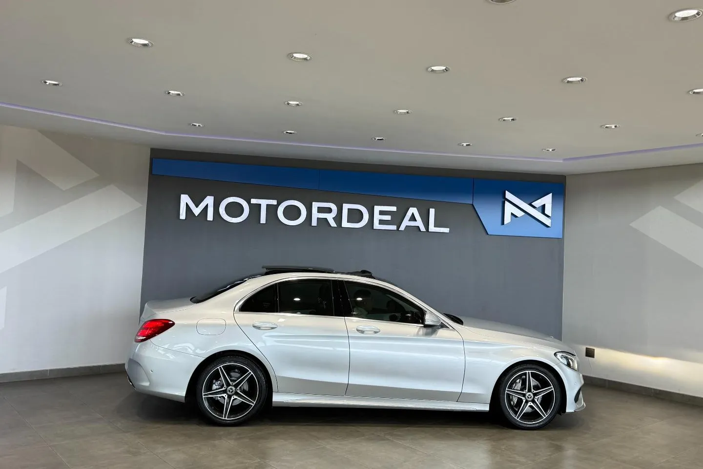 2018 Mercedes-Benz C-Class C180 AMG Line Auto, photo 7 of 11