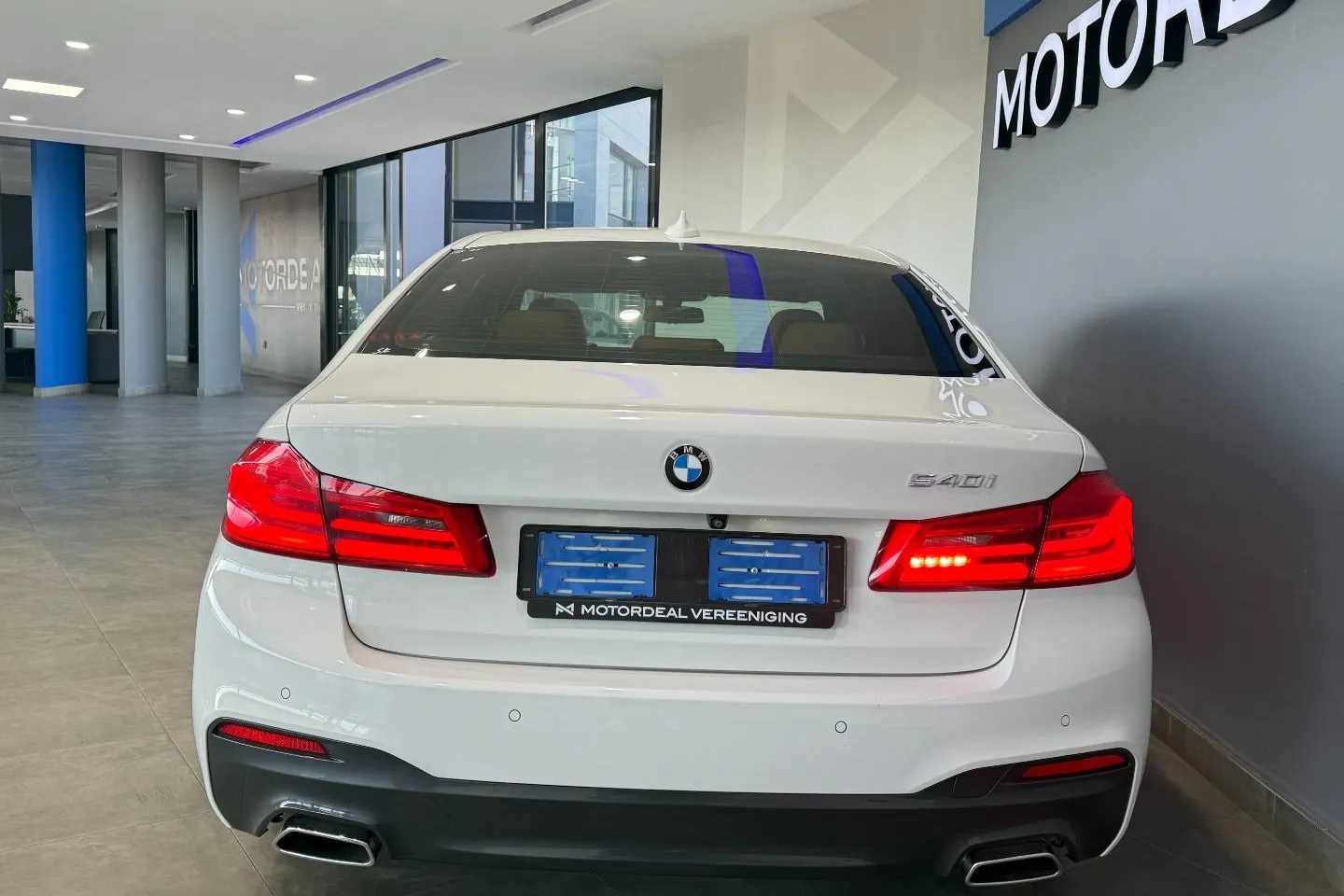 2020 BMW 5 Series 540i M Sport, photo 10 of 12
