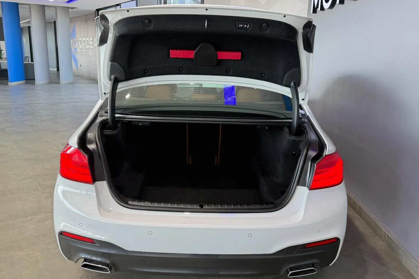 2020 BMW 5 Series 540i M Sport, photo 11 of 12