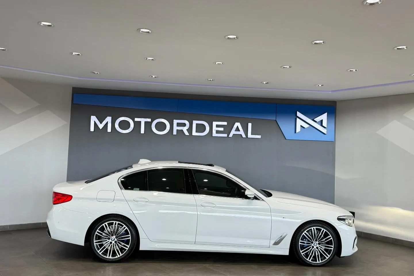 2020 BMW 5 Series 540i M Sport, photo 7 of 12