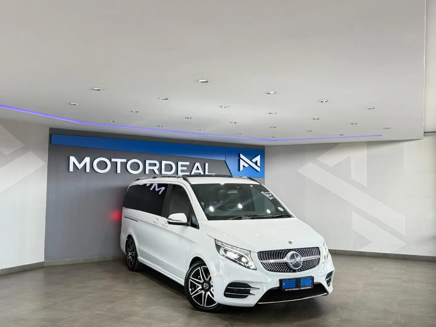 2020 Mercedes-Benz V-Class V300d Avantgarde AMG Line, photo 1 of 30