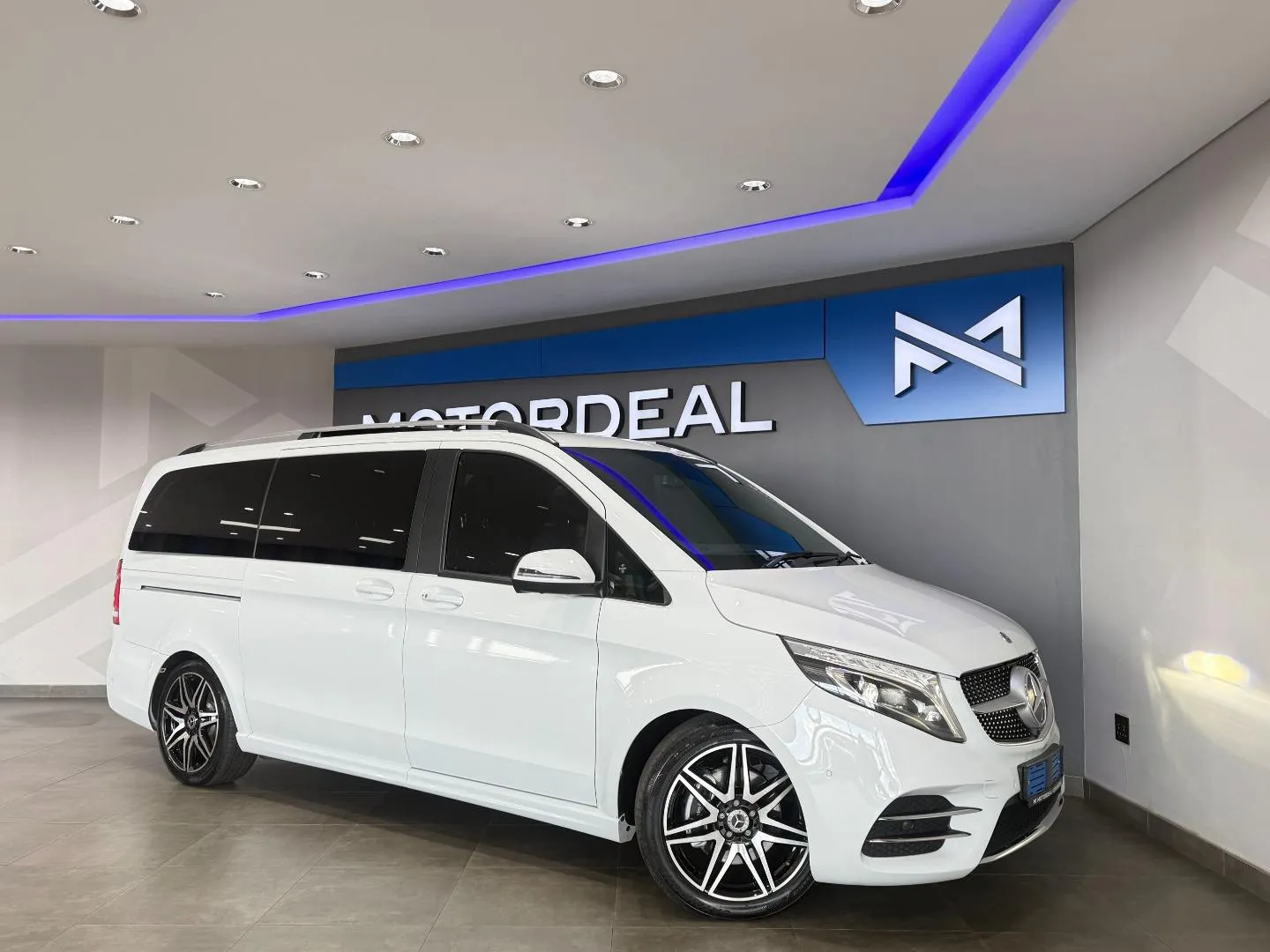 2020 Mercedes-Benz V-Class V300d Avantgarde AMG Line, photo 10 of 30