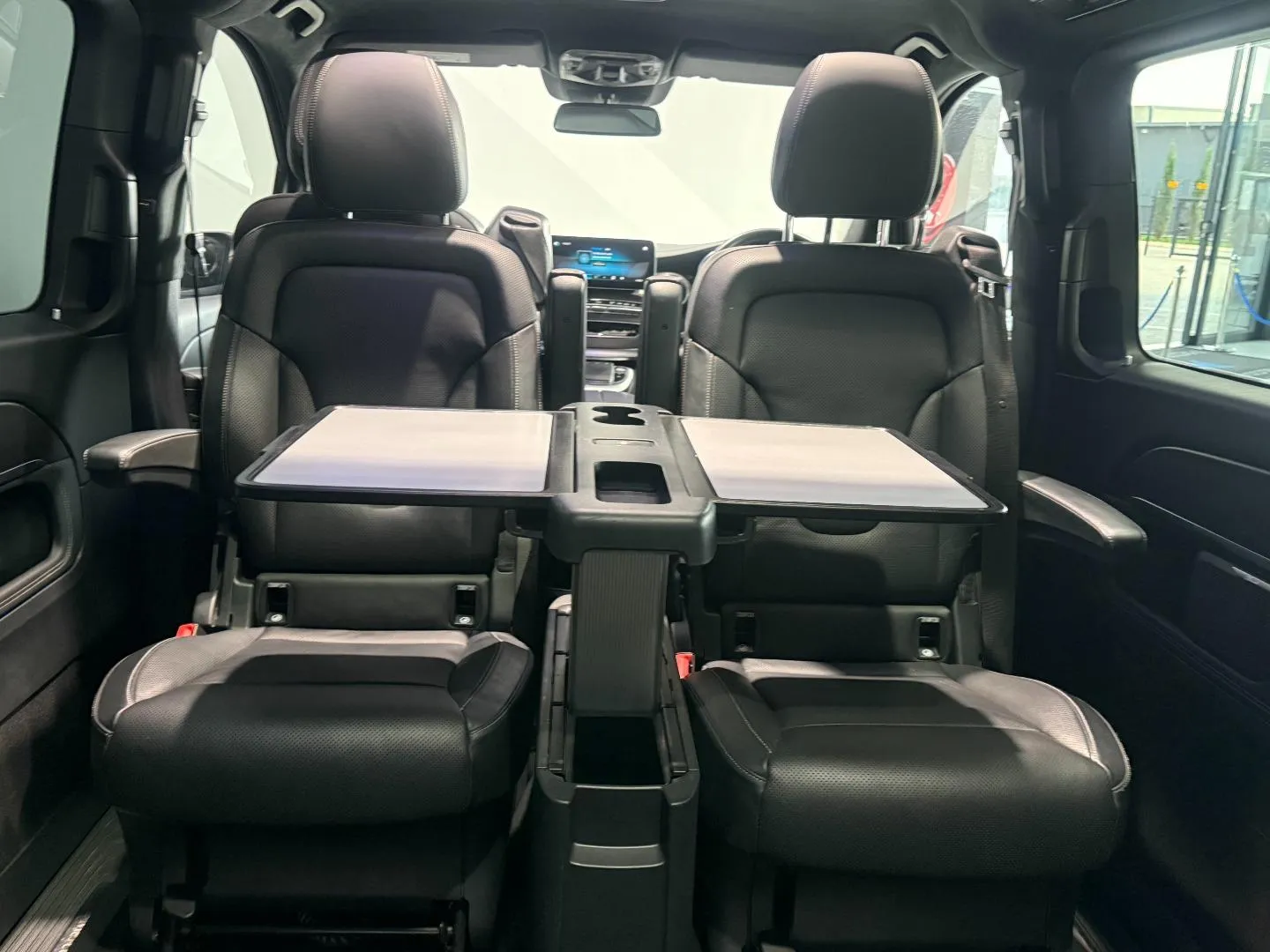 2020 Mercedes-Benz V-Class V300d Avantgarde AMG Line, photo 13 of 30