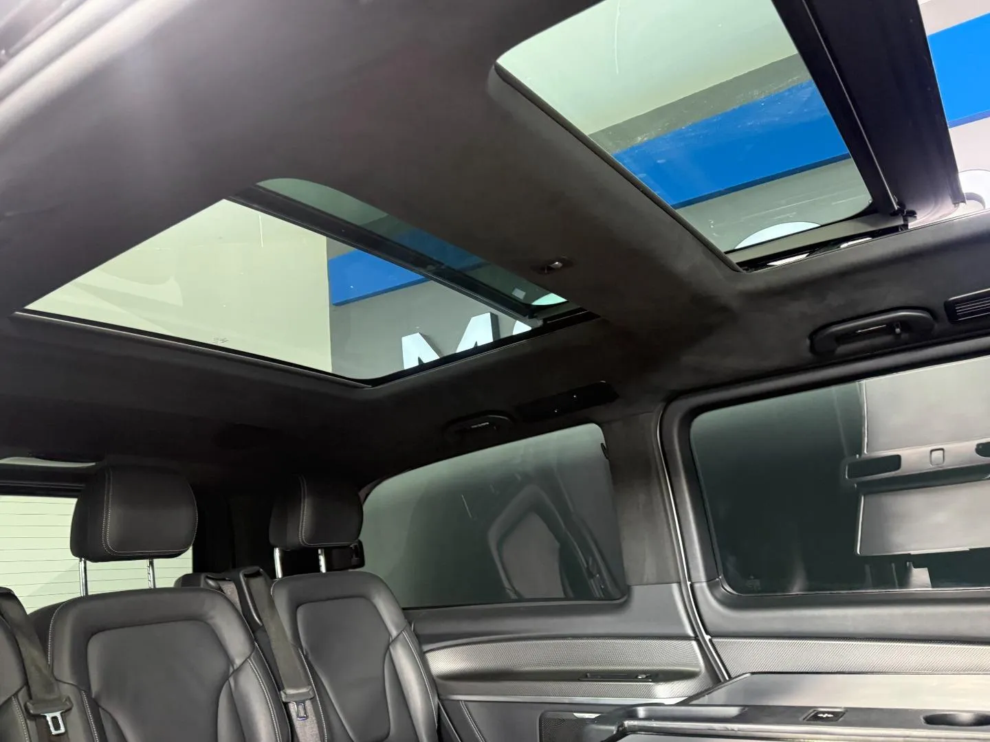 2020 Mercedes-Benz V-Class V300d Avantgarde AMG Line, photo 14 of 30