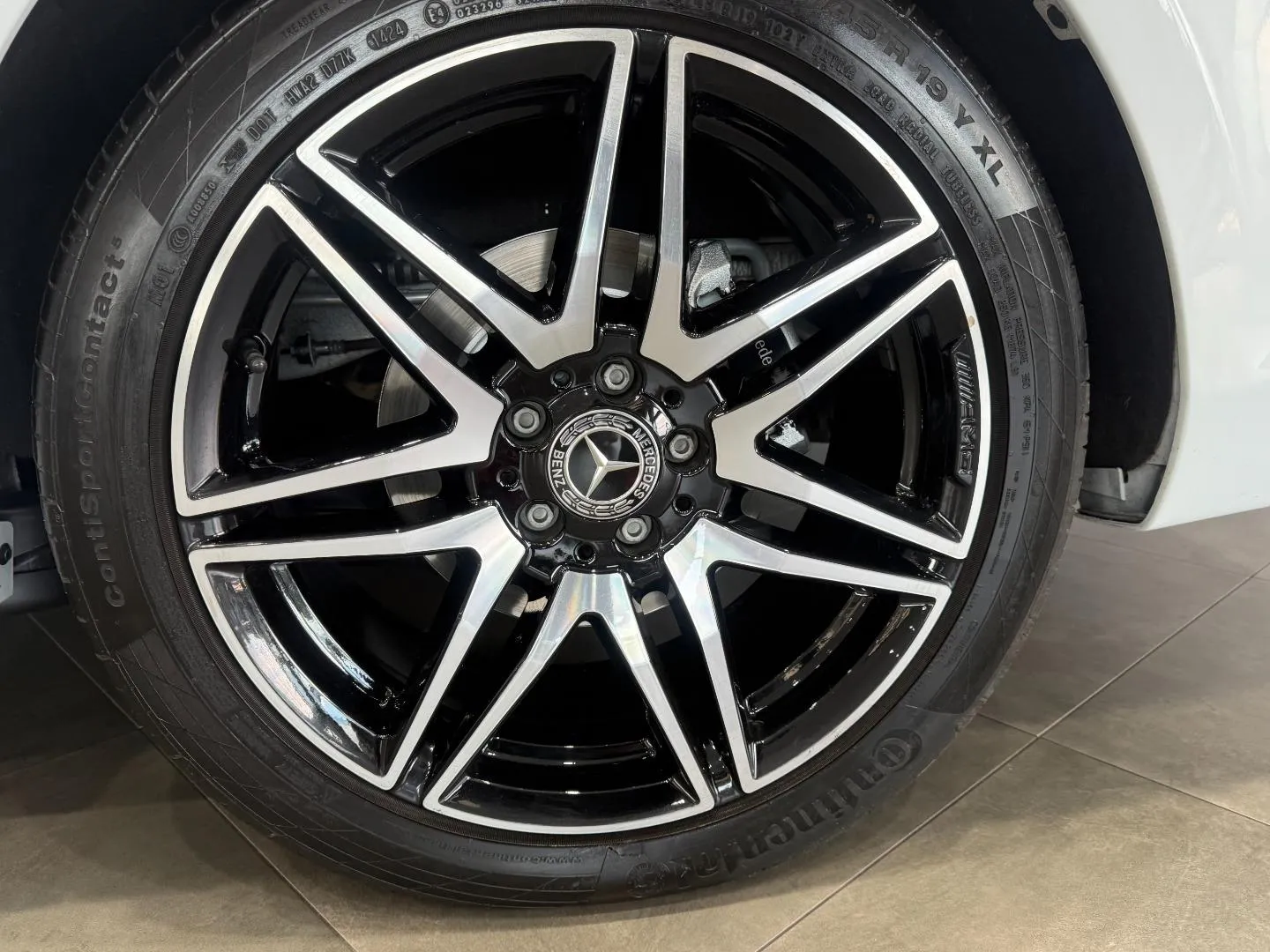 2020 Mercedes-Benz V-Class V300d Avantgarde AMG Line, photo 19 of 30