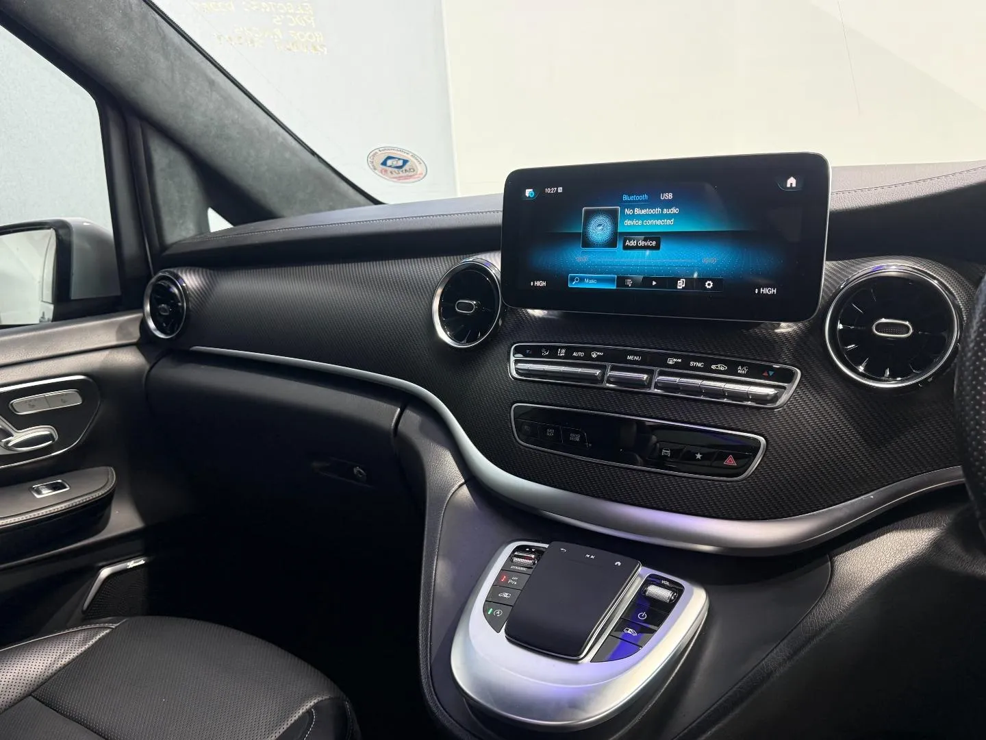 2020 Mercedes-Benz V-Class V300d Avantgarde AMG Line, photo 23 of 30