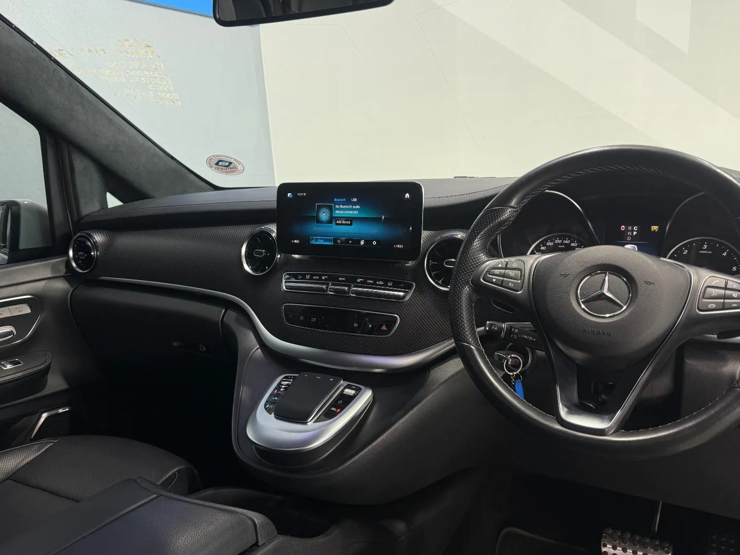 2020 Mercedes-Benz V-Class V300d Avantgarde AMG Line, photo 24 of 30