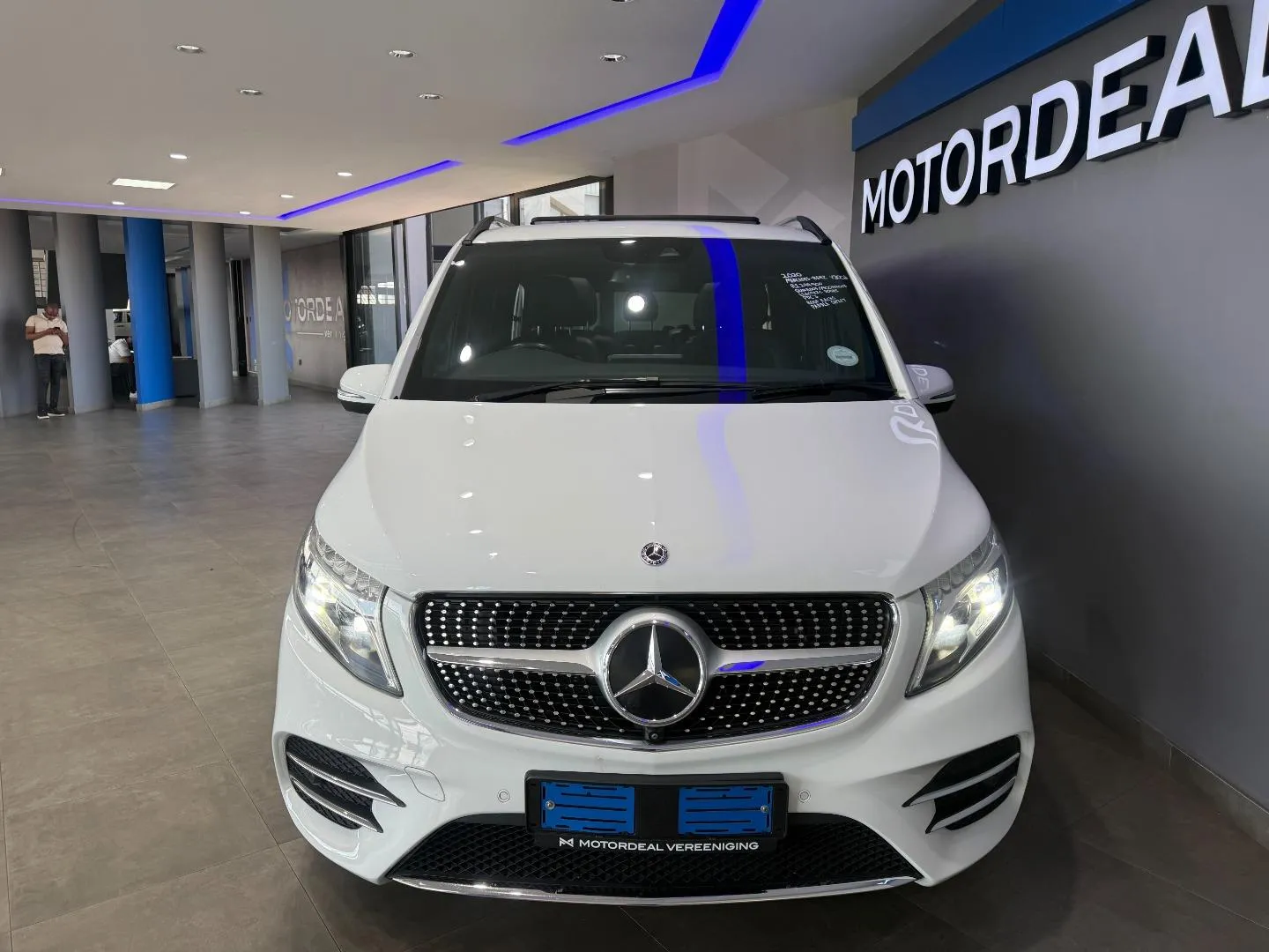 2020 Mercedes-Benz V-Class V300d Avantgarde AMG Line, photo 25 of 30
