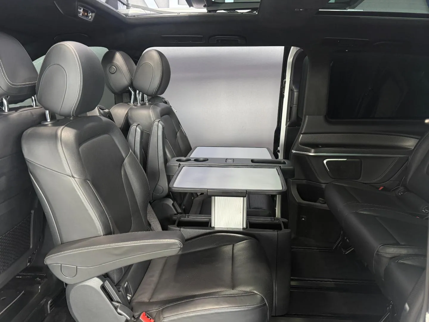 2020 Mercedes-Benz V-Class V300d Avantgarde AMG Line, photo 26 of 30
