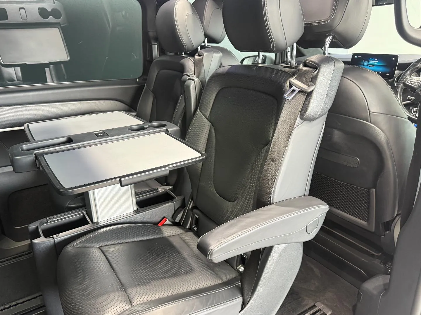 2020 Mercedes-Benz V-Class V300d Avantgarde AMG Line, photo 29 of 30