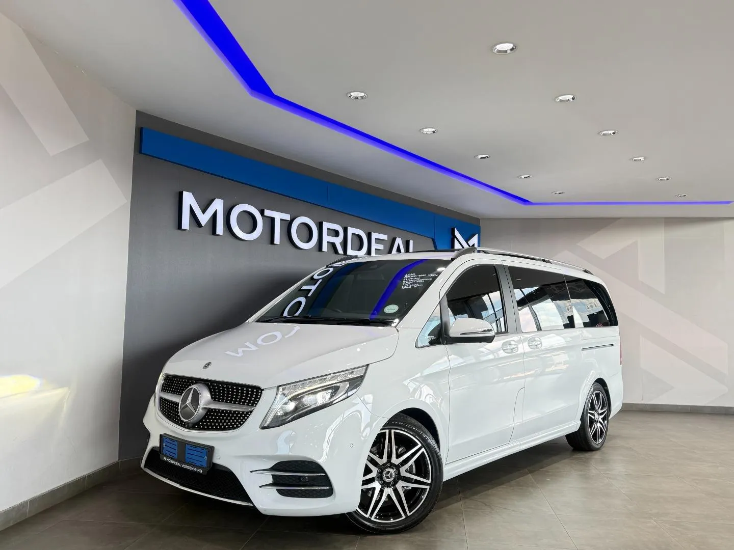 2020 Mercedes-Benz V-Class V300d Avantgarde AMG Line, photo 3 of 30