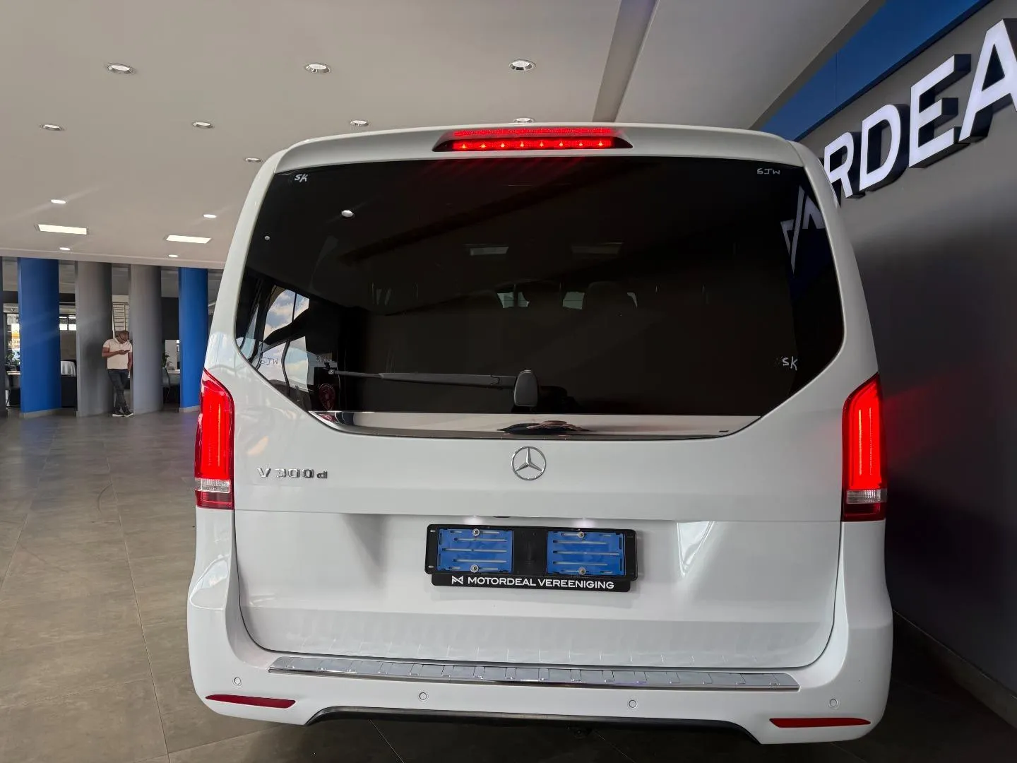 2020 Mercedes-Benz V-Class V300d Avantgarde AMG Line, photo 9 of 30