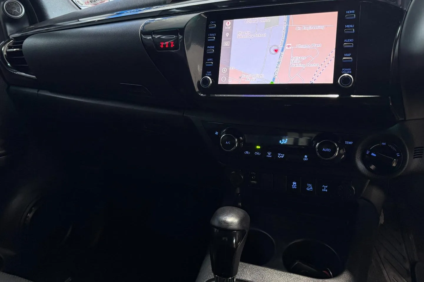 2020 Toyota Hilux 2.8GD-6 Double Cab 4x4 Legend 50 Auto, photo 23 of 30