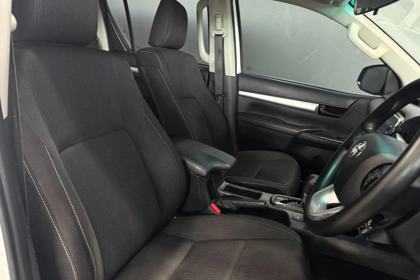 2021 Toyota Hilux 2.4GD-6 Double Cab Raider Auto, photo 16 of 23