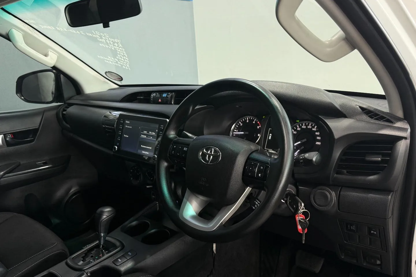 2021 Toyota Hilux 2.4GD-6 Double Cab Raider Auto, photo 8 of 15