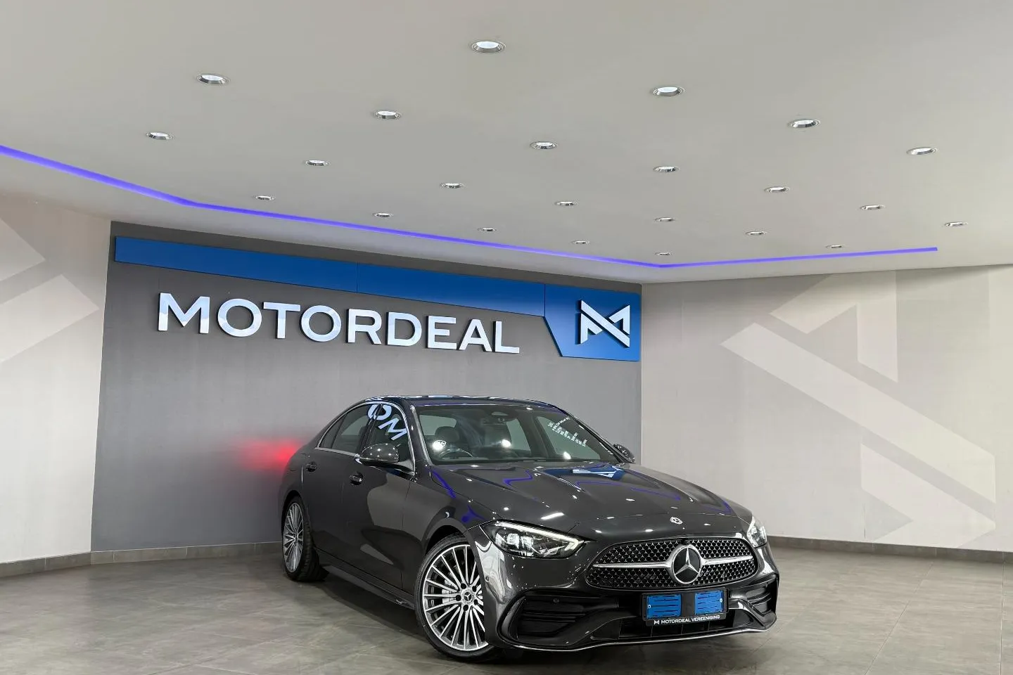 2022 Mercedes-Benz C-Class C200 AMG Line, photo 2 of 23