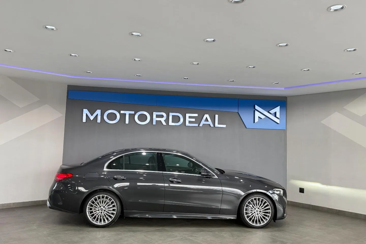 2022 Mercedes-Benz C-Class C200 AMG Line, photo 4 of 23