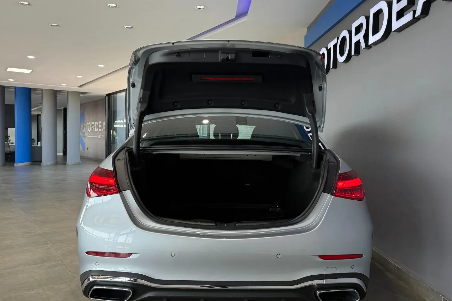 2022 Mercedes-Benz C-Class C200 AMG Line, photo 8 of 23