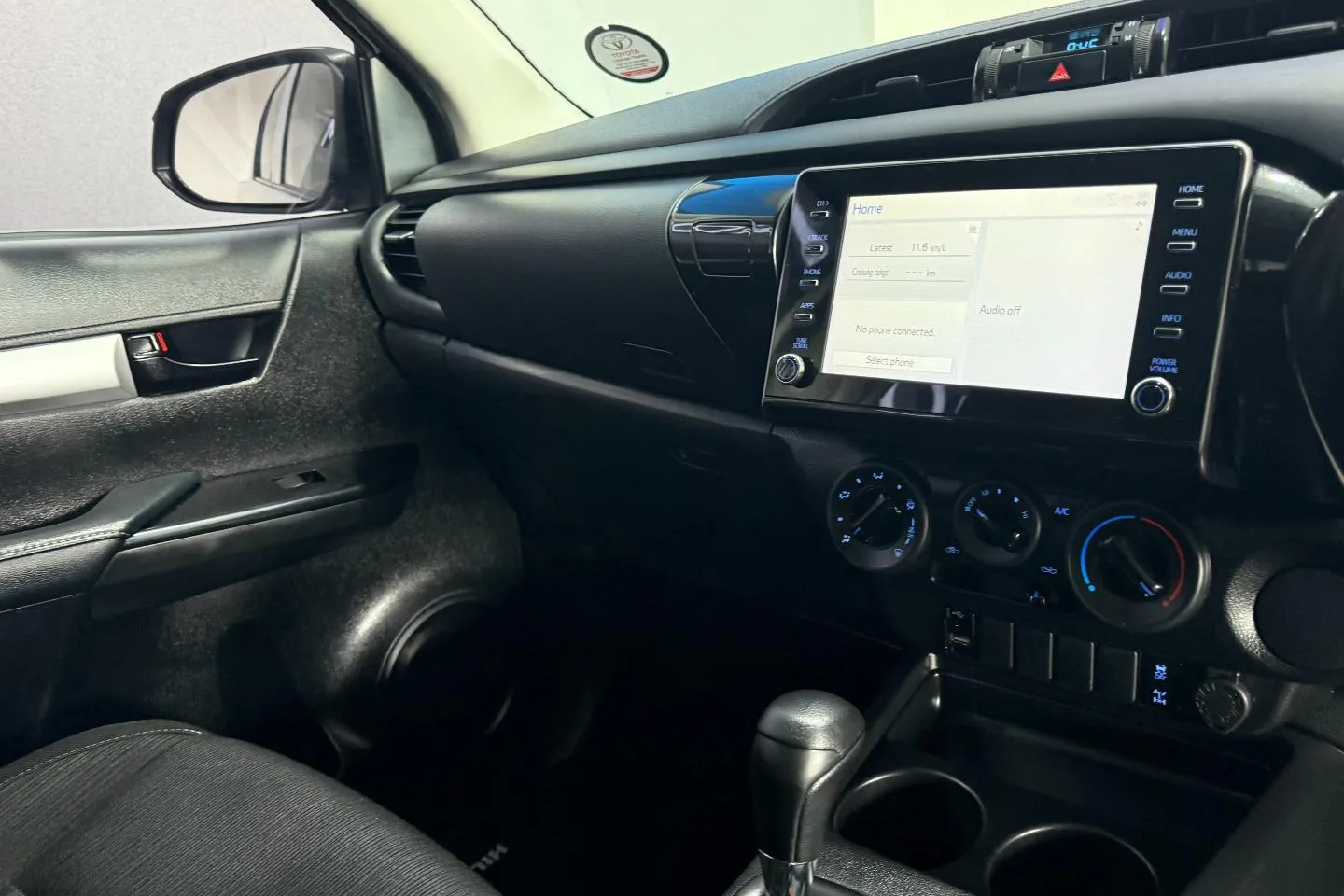 2022 Toyota Hilux 2.4GD-6 Double Cab Raider Auto, photo 14 of 16