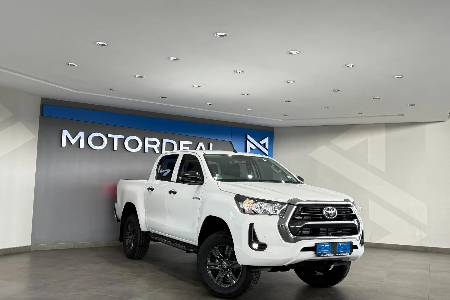 2022 Toyota Hilux 2.4GD-6 Double Cab Raider Auto, photo 2 of 12
