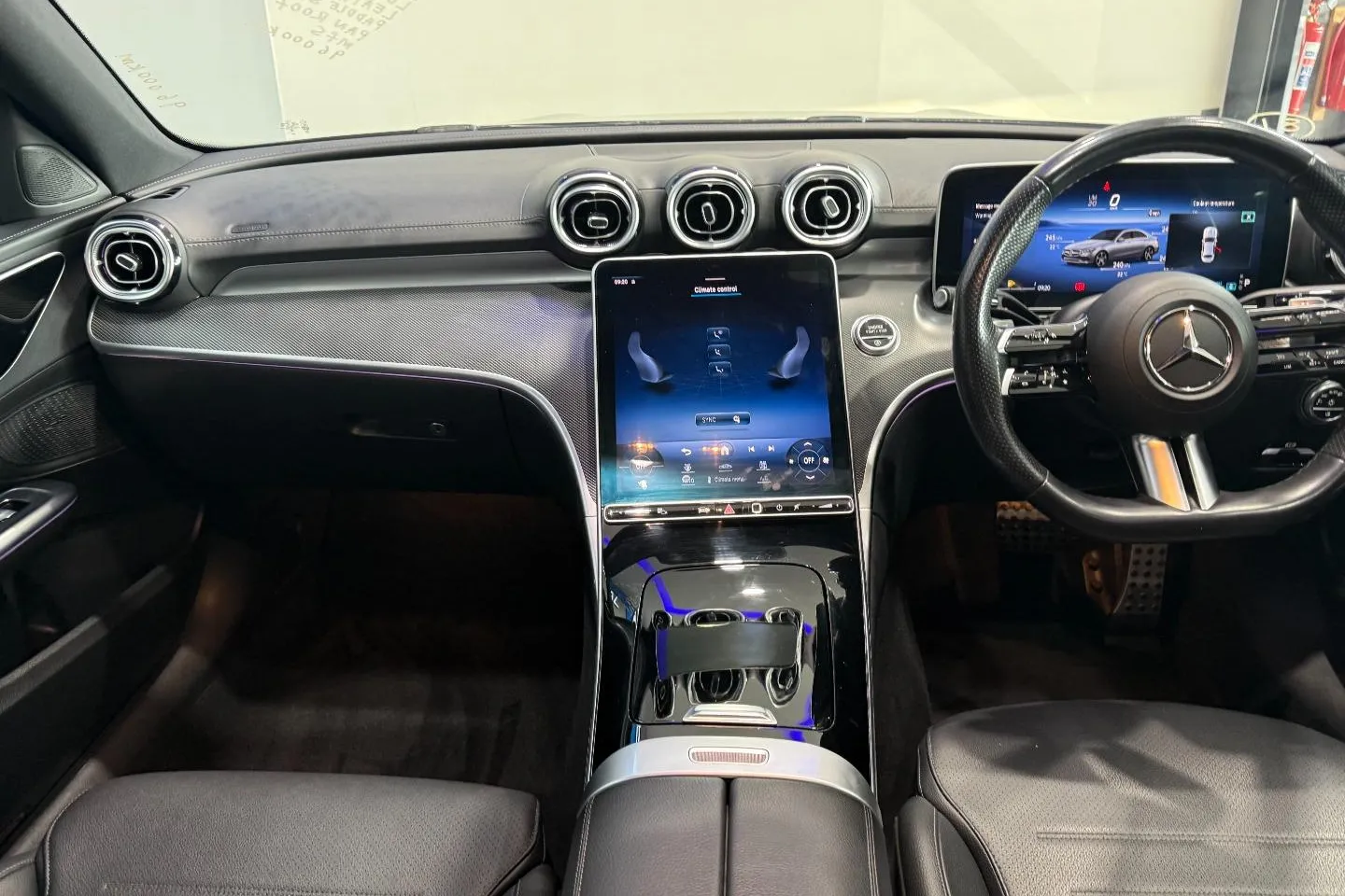 2023 Mercedes-Benz C-Class C200 AMG Line, photo 17 of 24