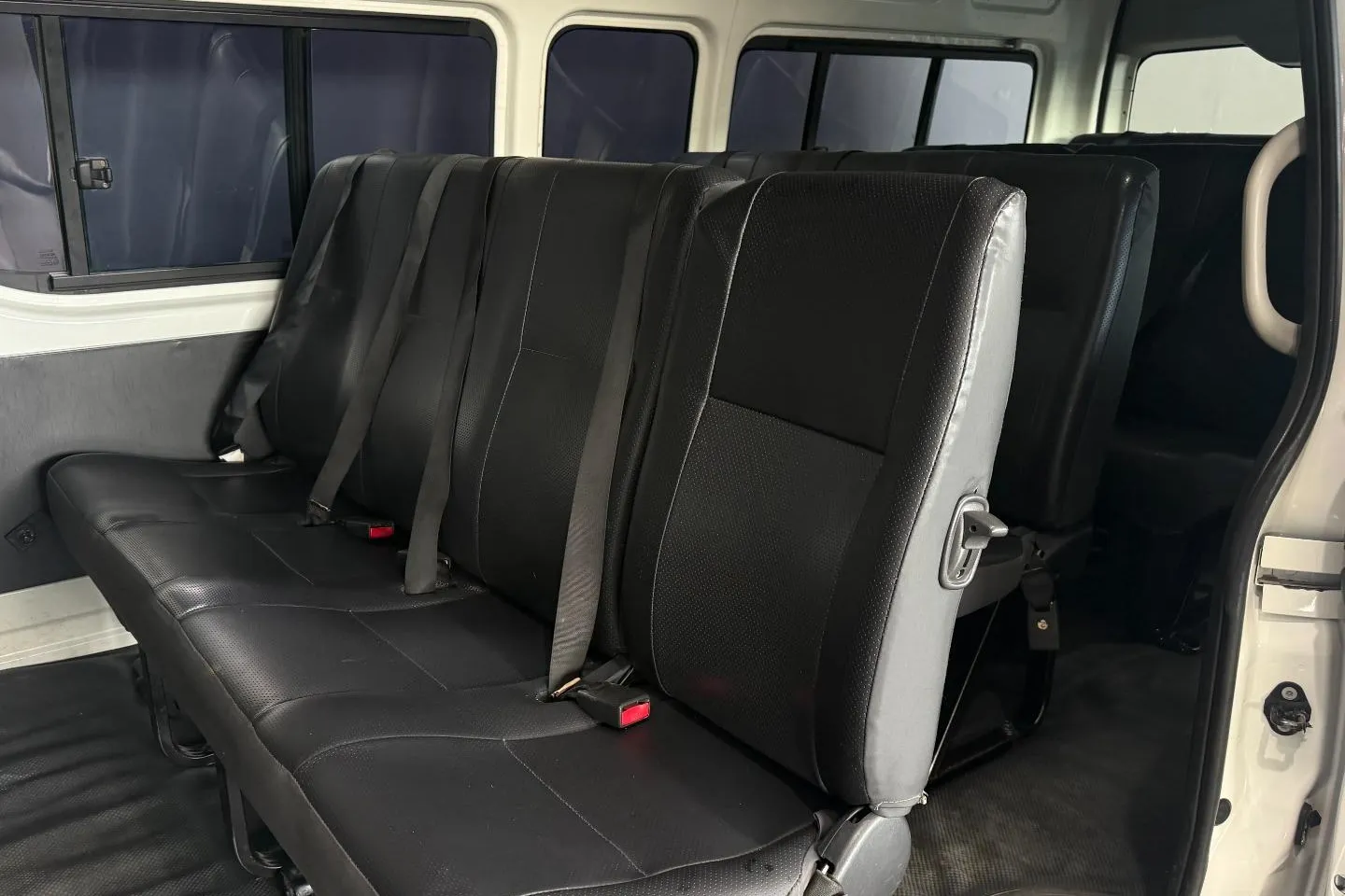 2023 Toyota HiAce 2.5D-4D Ses-Fikile 16-seater, photo 15 of 23