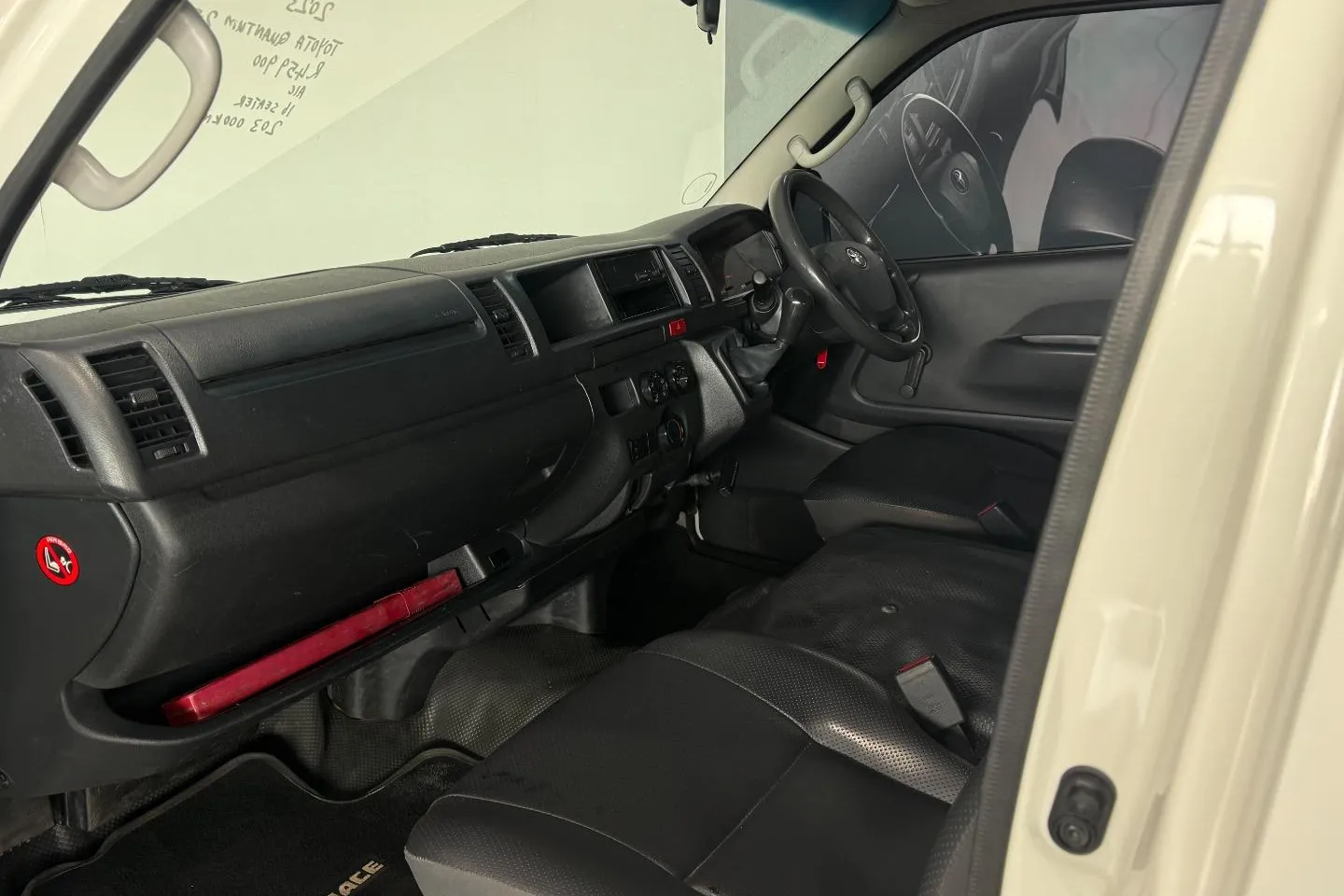 2023 Toyota HiAce 2.5D-4D Ses-Fikile 16-seater, photo 19 of 23
