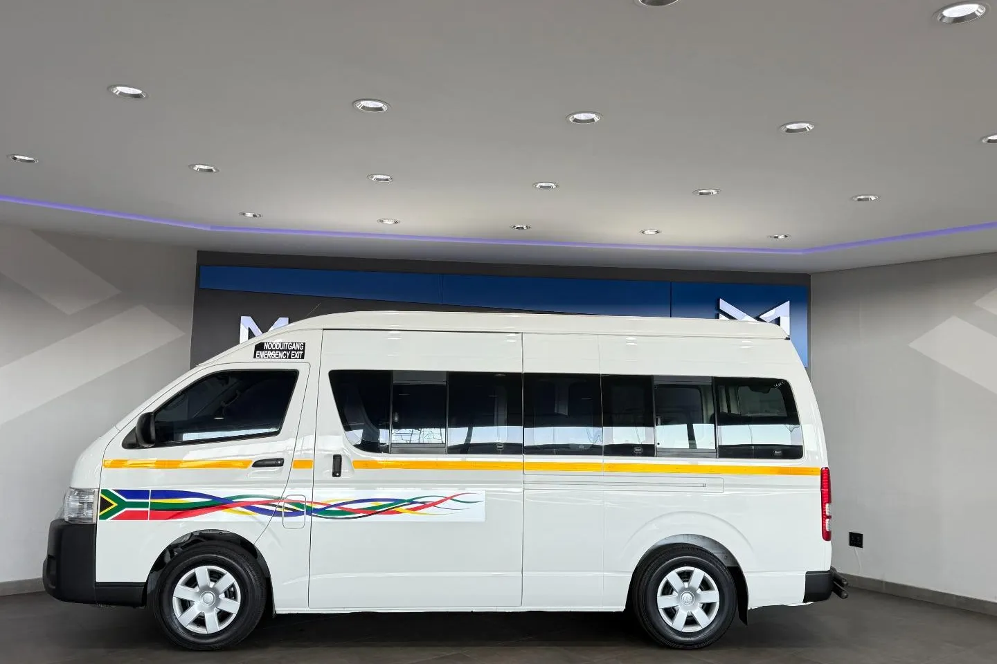 2023 Toyota HiAce 2.5D-4D Ses-Fikile 16-seater, photo 9 of 23