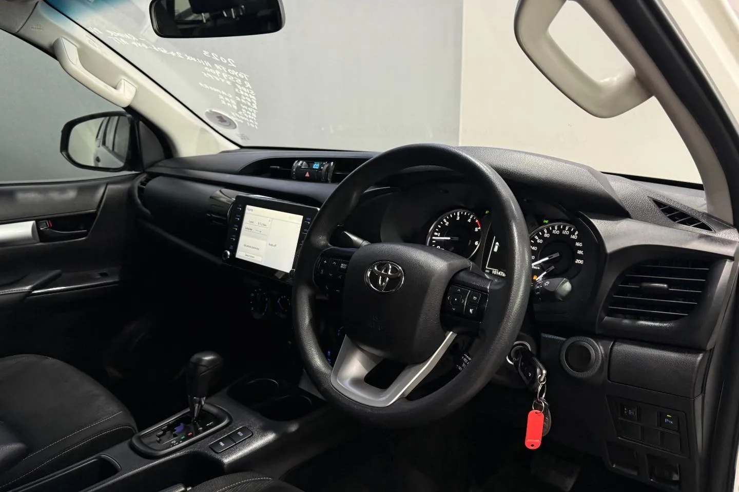 2023 Toyota Hilux 2.4GD-6 Double Cab 4x4 Raider Auto, photo 12 of 12
