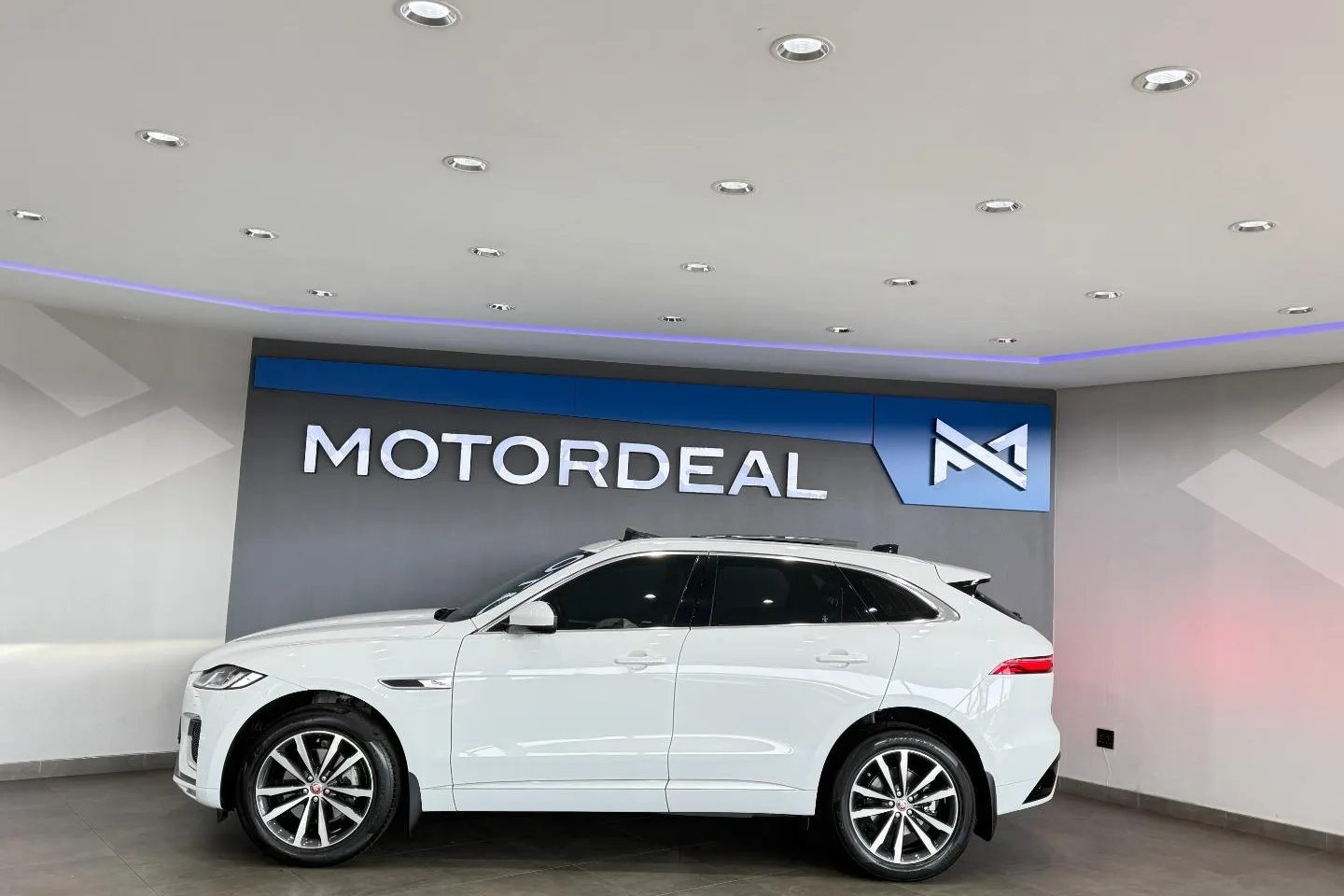 2024 Jaguar F-Pace D200 AWD R-Dynamic SE, photo 10 of 26