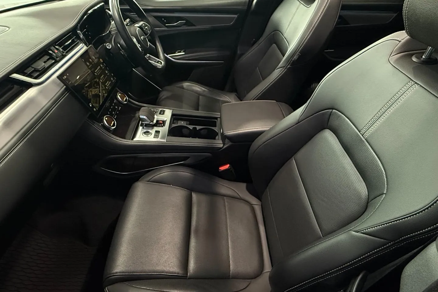 2024 Jaguar F-Pace D200 AWD R-Dynamic SE, photo 13 of 26