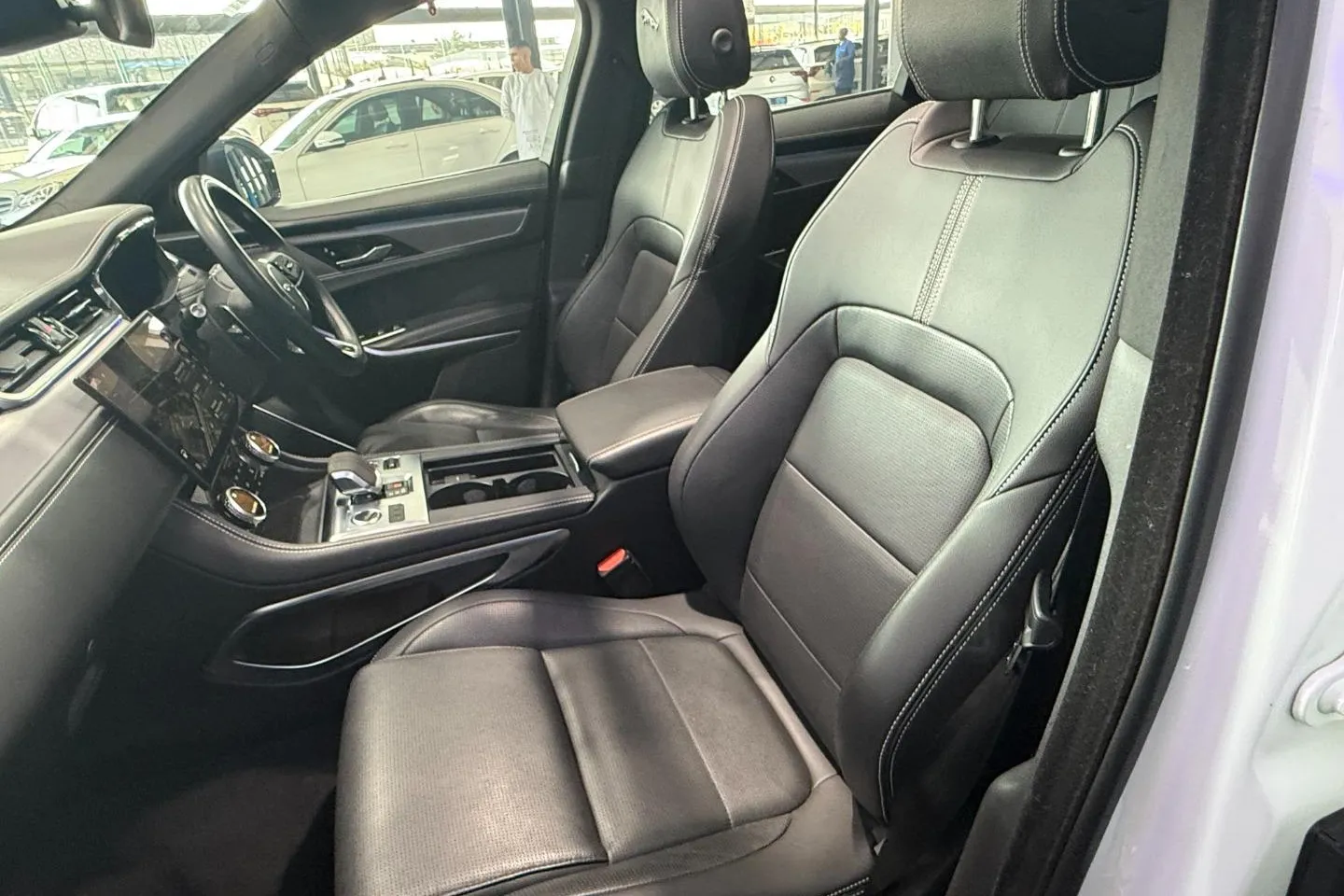 2024 Jaguar F-Pace D200 AWD R-Dynamic SE, photo 14 of 26