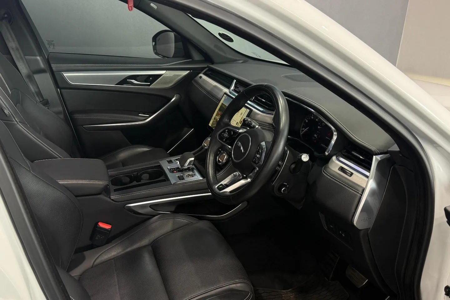 2024 Jaguar F-Pace D200 AWD R-Dynamic SE, photo 16 of 26