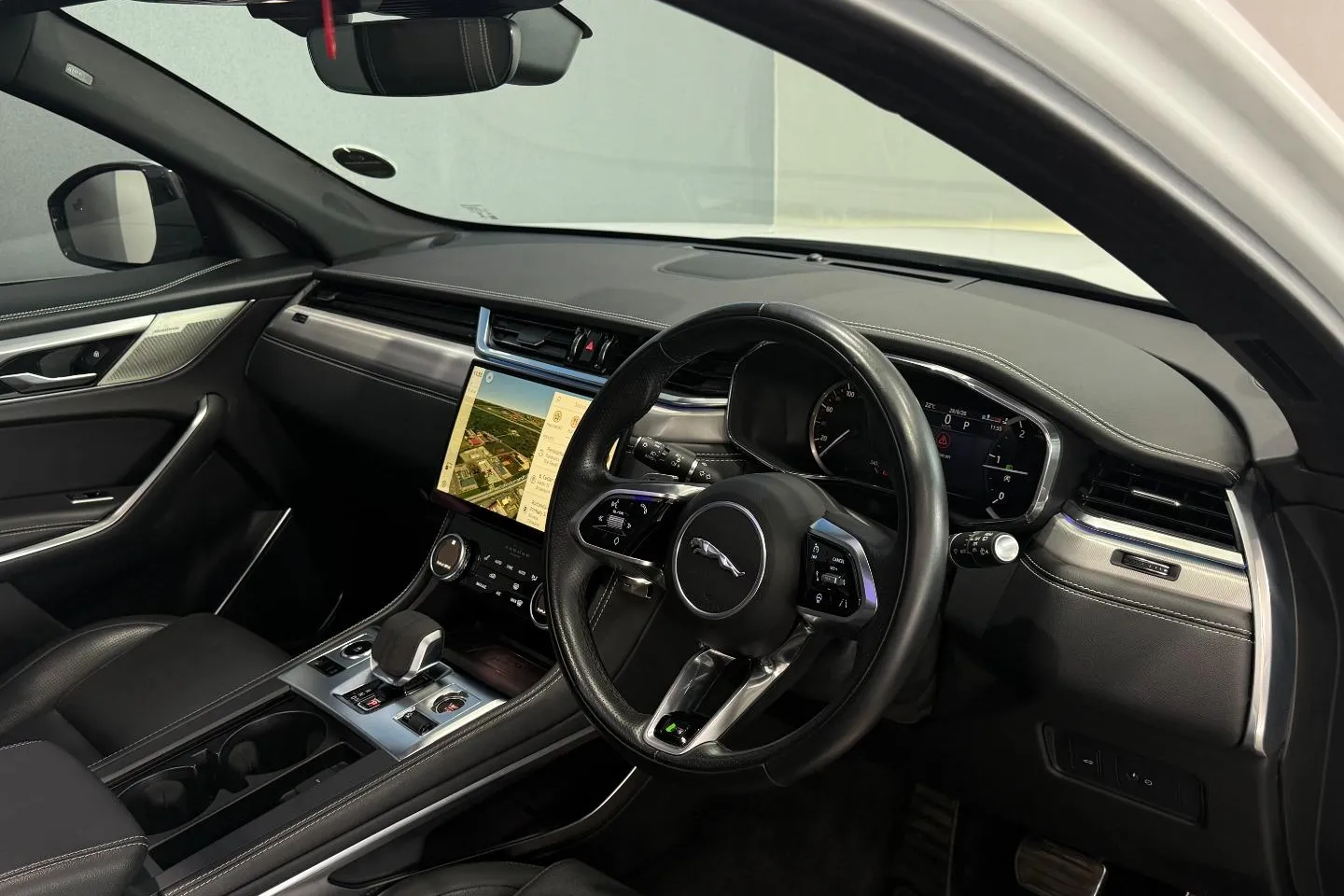 2024 Jaguar F-Pace D200 AWD R-Dynamic SE, photo 17 of 26
