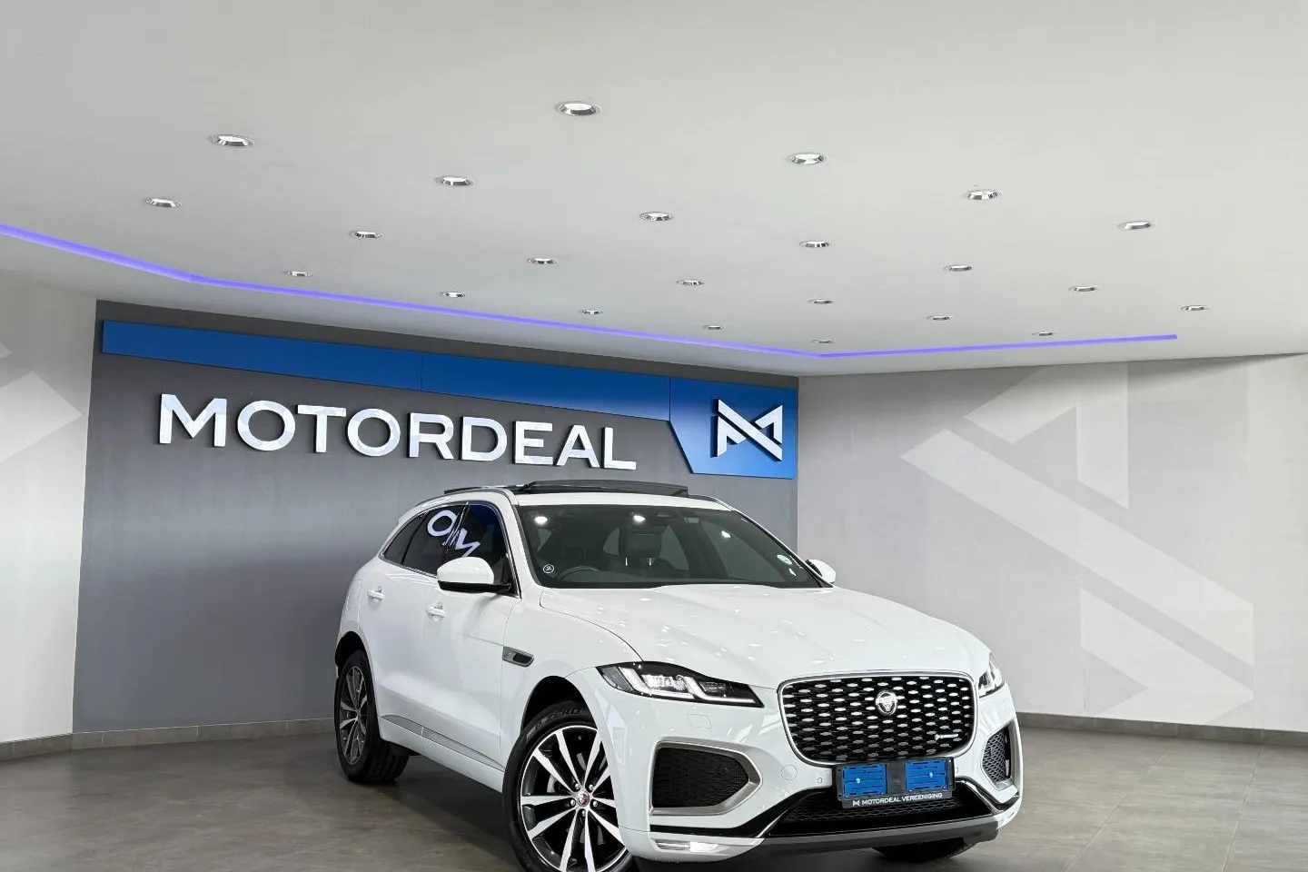 2024 Jaguar F-Pace D200 AWD R-Dynamic SE, photo 2 of 26