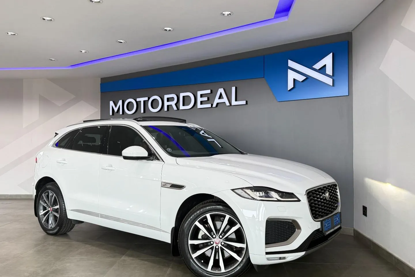 2024 Jaguar F-Pace D200 AWD R-Dynamic SE, photo 4 of 26