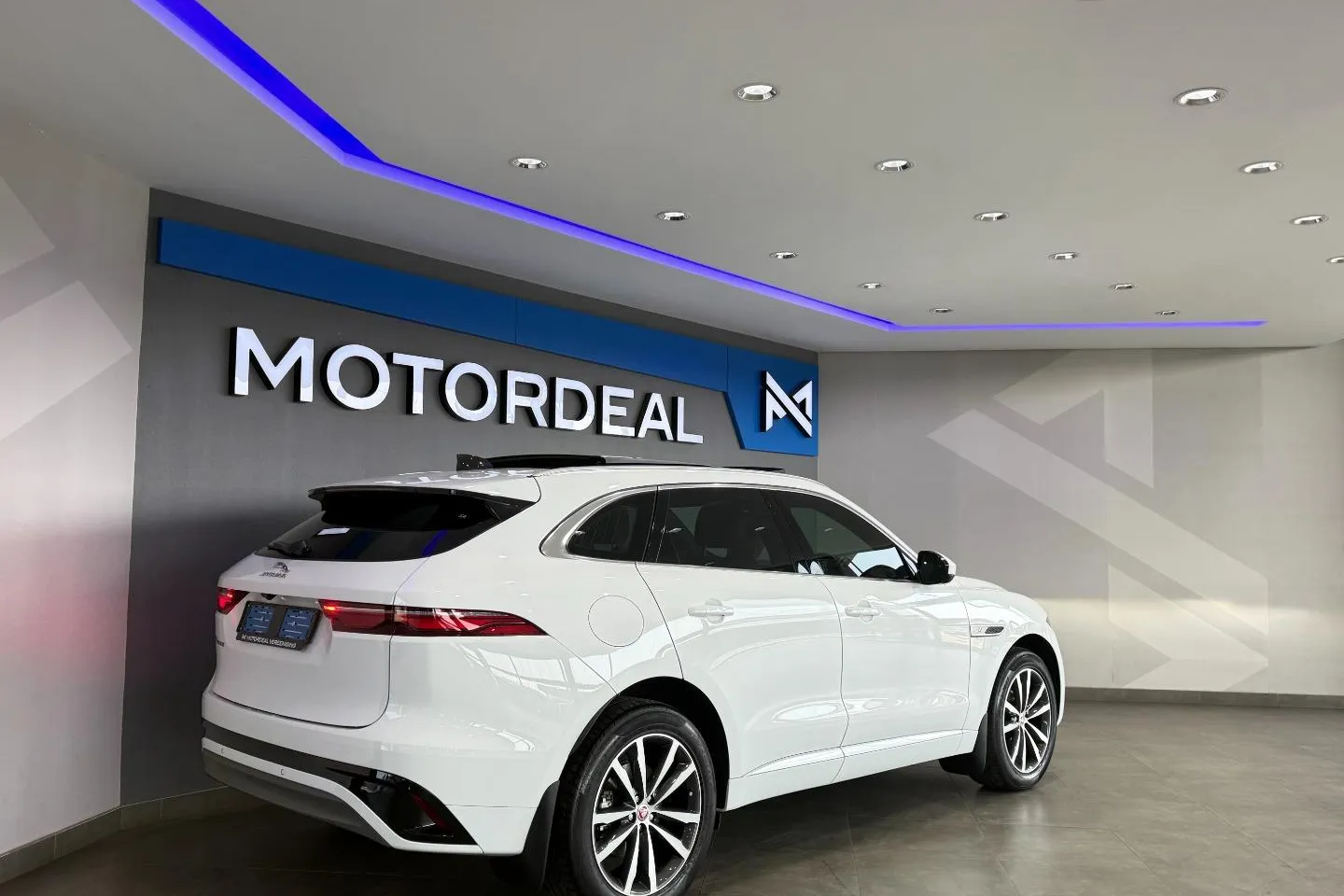 2024 Jaguar F-Pace D200 AWD R-Dynamic SE, photo 6 of 26