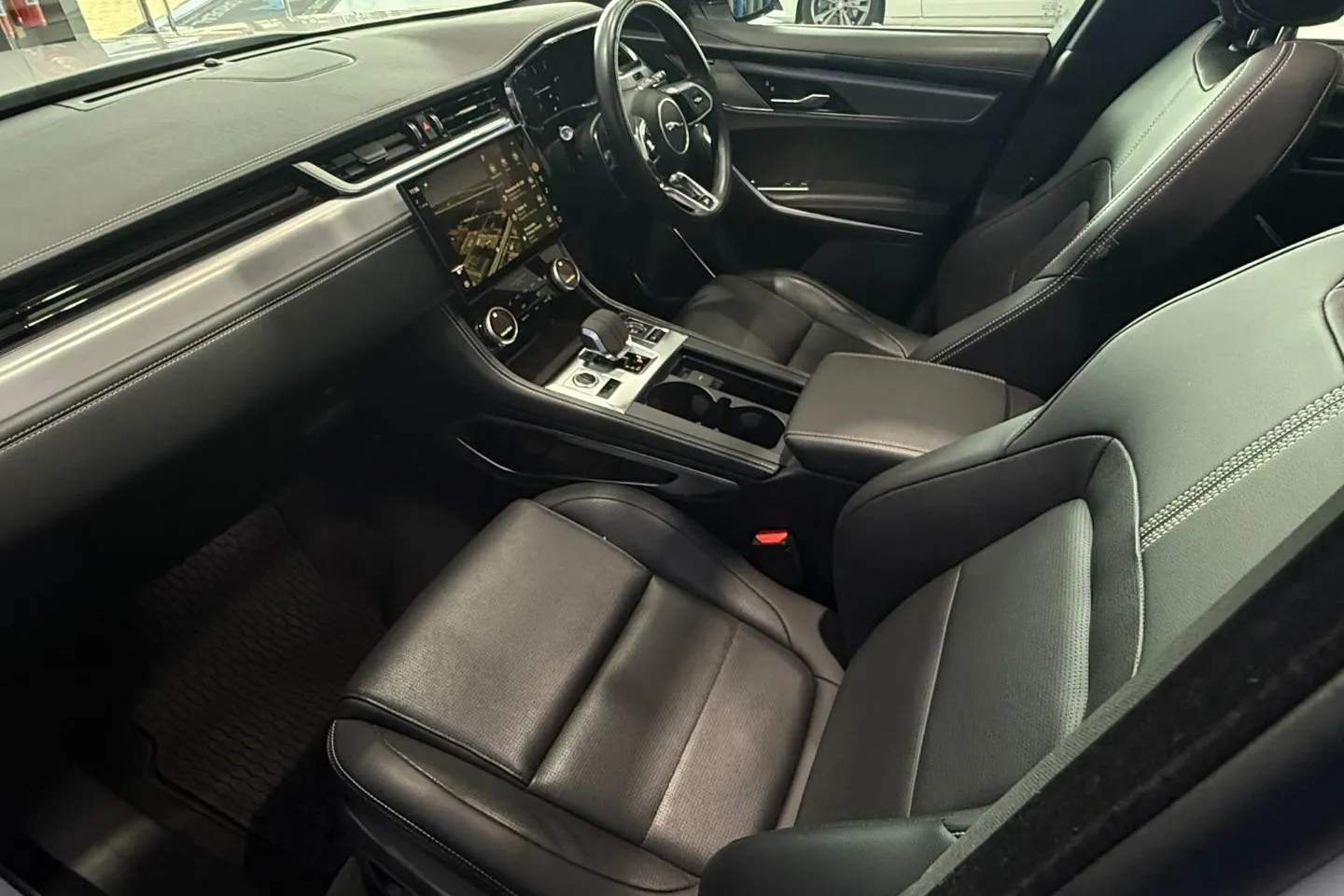 2024 Jaguar F-Pace D200 AWD R-Dynamic SE, photo 8 of 26