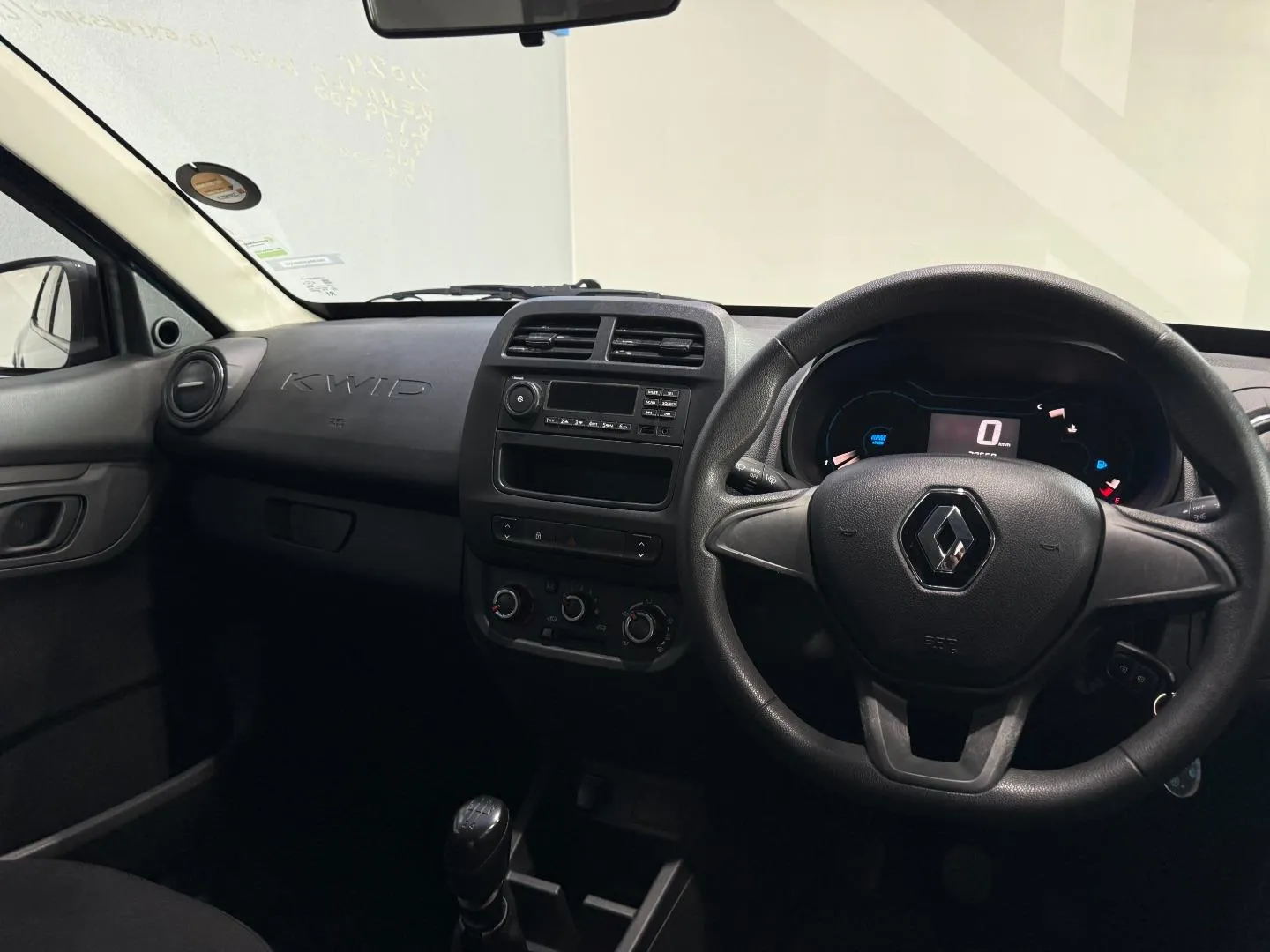 2024 Renault Kwid 1.0 Expression, photo 13 of 21