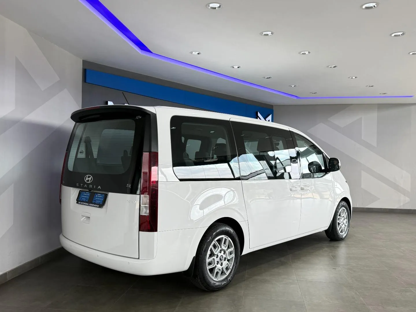 2025 Hyundai Staria 2.2D Executive 9-Seater, photo 13 of 26