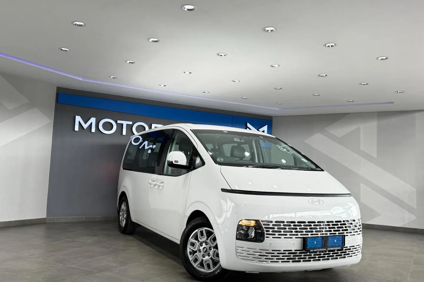 2025 Hyundai Staria 2.2D Executive 9-Seater, photo 2 of 11
