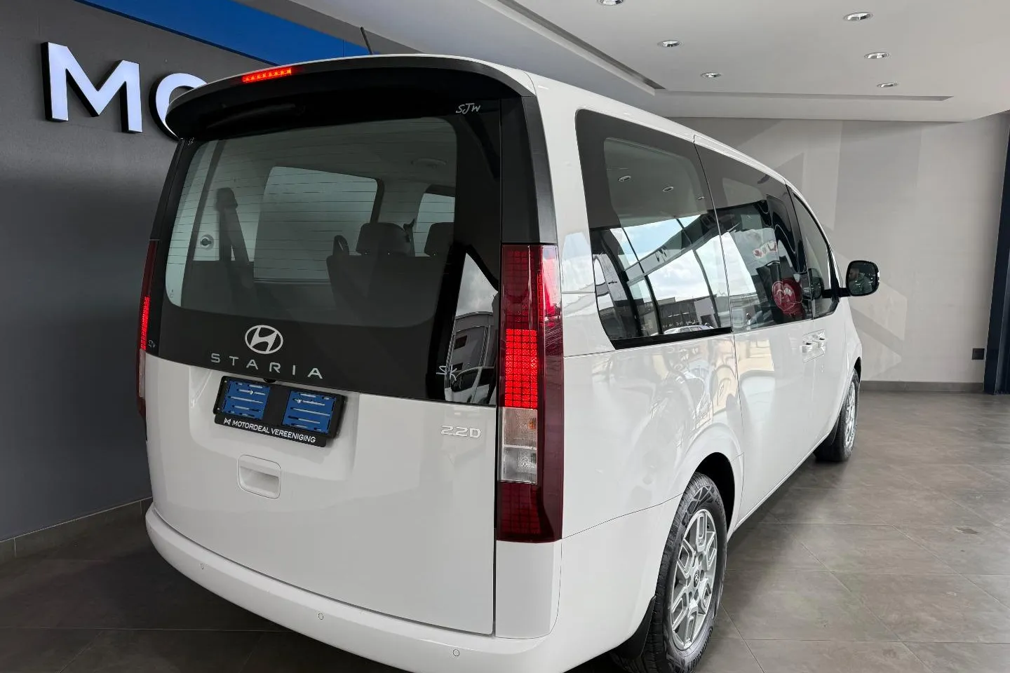 2025 Hyundai Staria 2.2D Executive 9-Seater, photo 4 of 11
