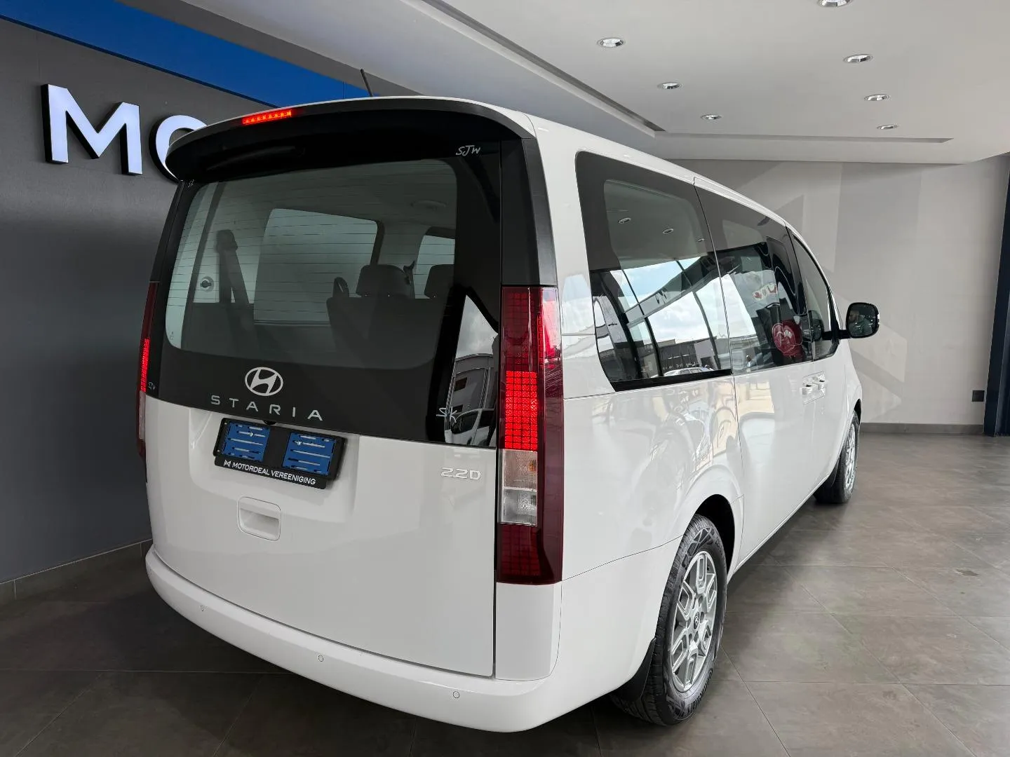 2025 Hyundai Staria 2.2D Executive 9-Seater, photo 4 of 26