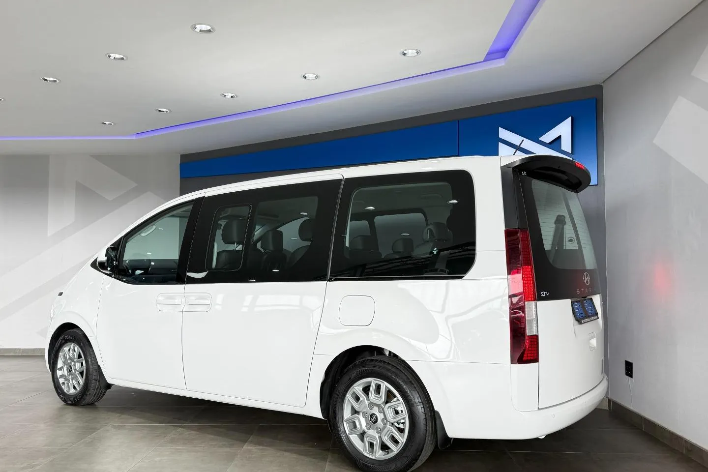 2025 Hyundai Staria 2.2D Executive 9-Seater, photo 5 of 11