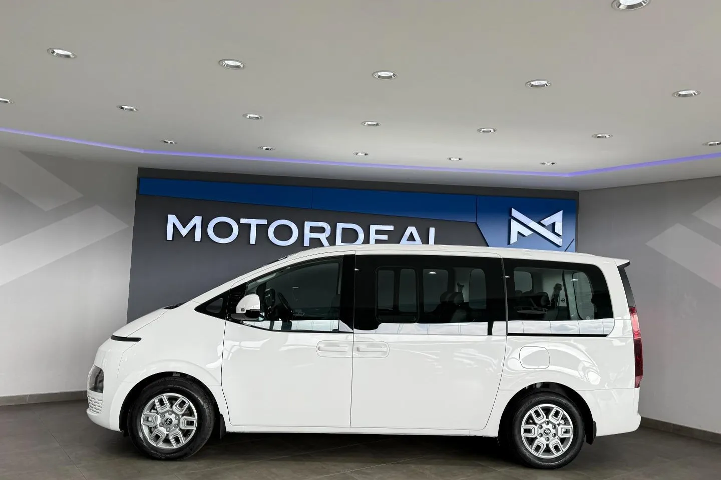 2025 Hyundai Staria 2.2D Executive 9-Seater, photo 6 of 11