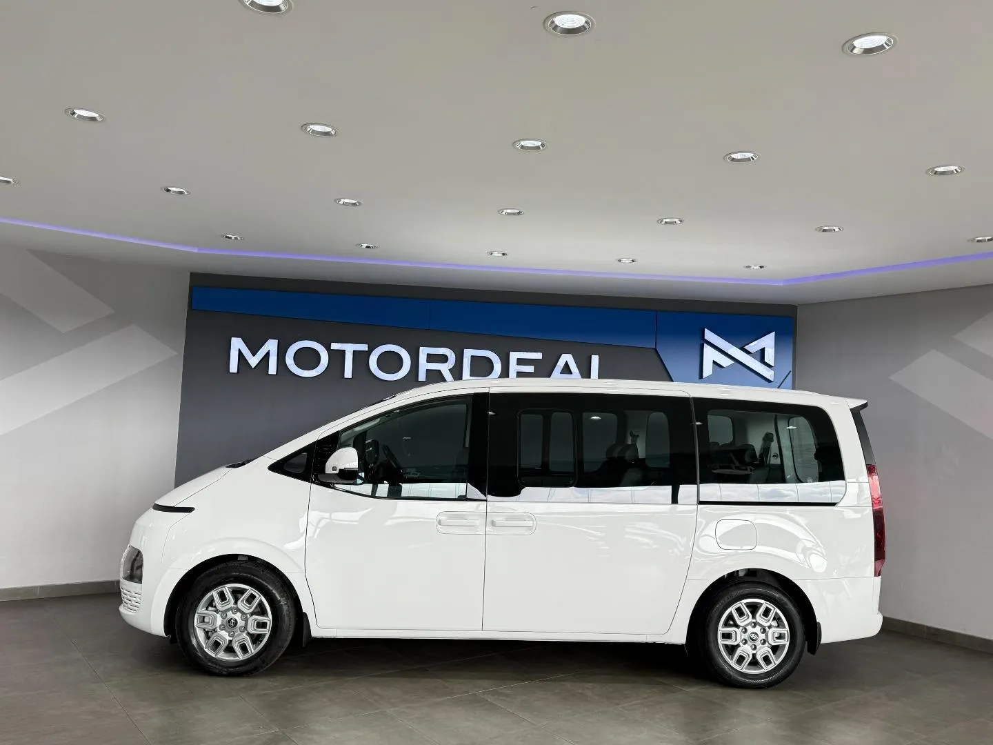 2025 Hyundai Staria 2.2D Executive 9-Seater, photo 6 of 26